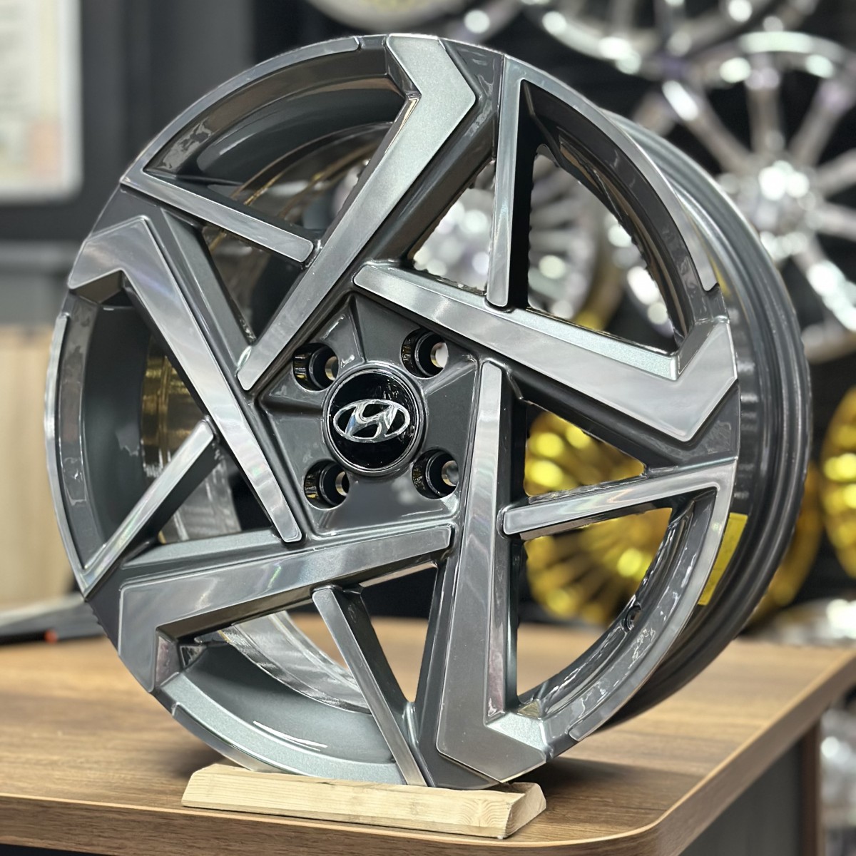 16" 6.5J 4x100 ET40 67.1 Antrasit Polisajlı Jant Takımı (4 Adet) POWCAN