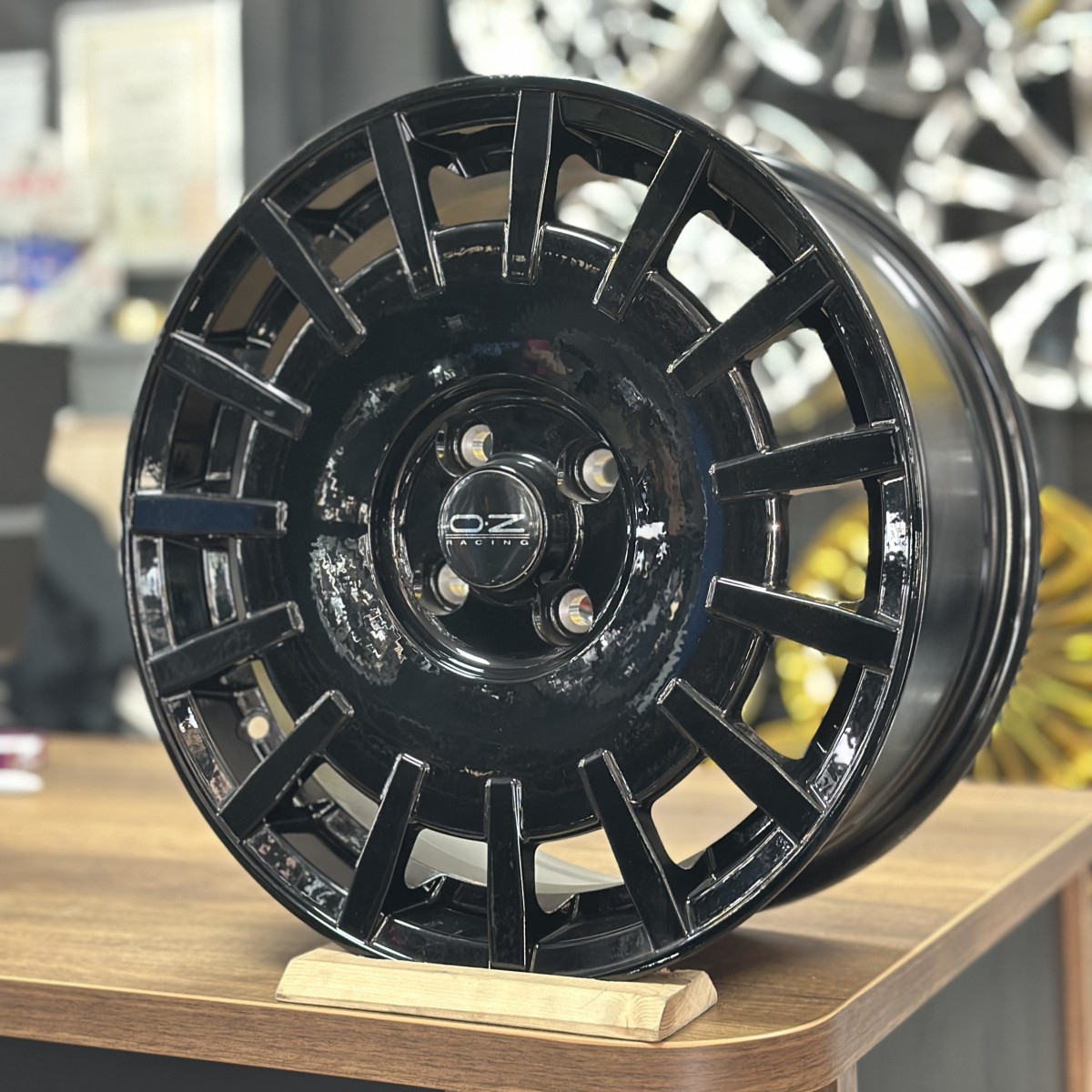 16" 7J 4x100 ET35 67.1 Koyu Siyah Parlak Jant Takımı (4 Adet) SONIC