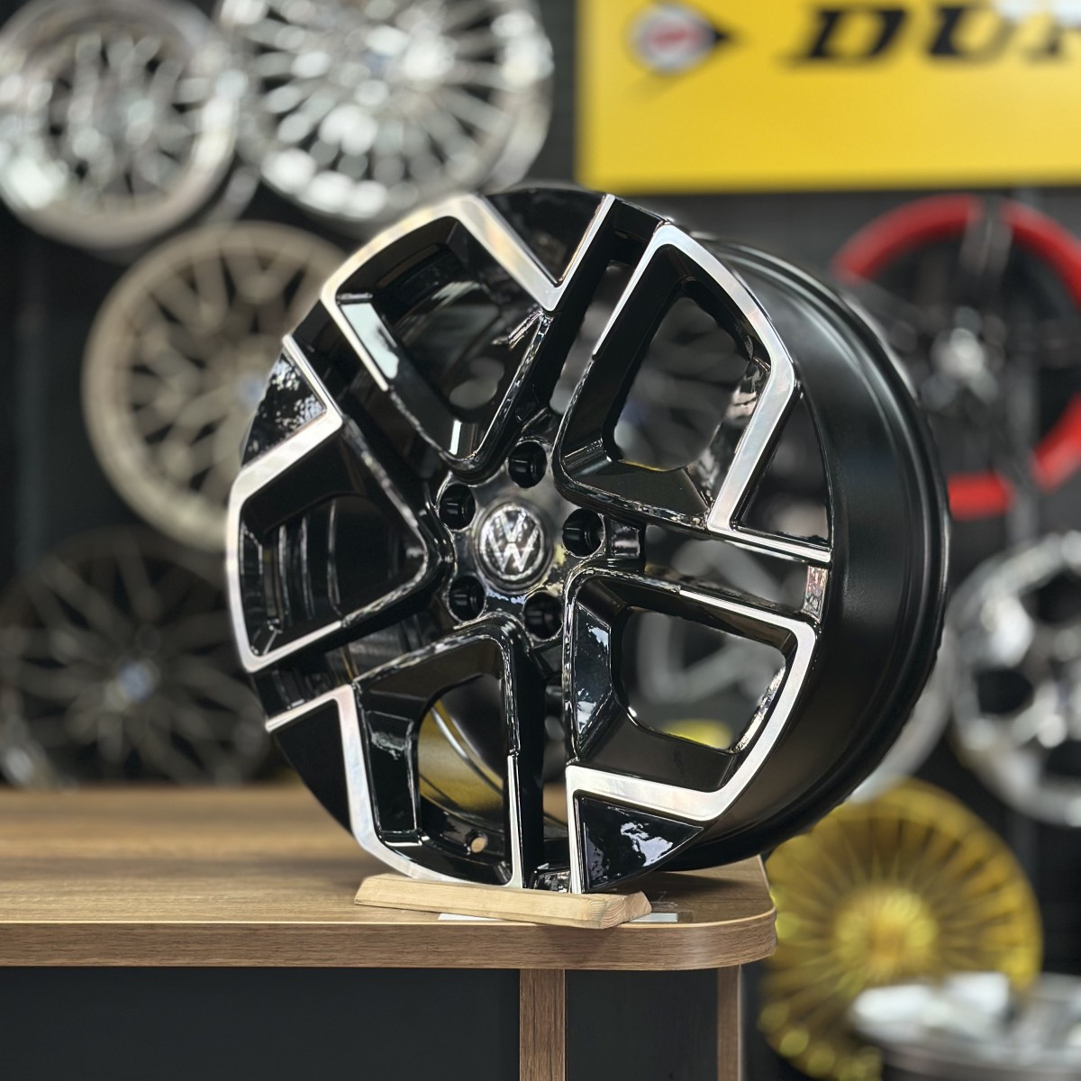 18" 7.5J 5x112 ET45 57.1 Siyah Polisajlı Jant Takımı (4 Adet) POWCAN