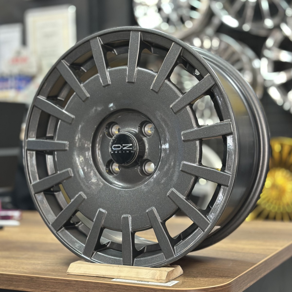 16" 7J 4x100 ET35 67.1 Antrasit Parlak Jant Takımı (4 Adet) SONIC