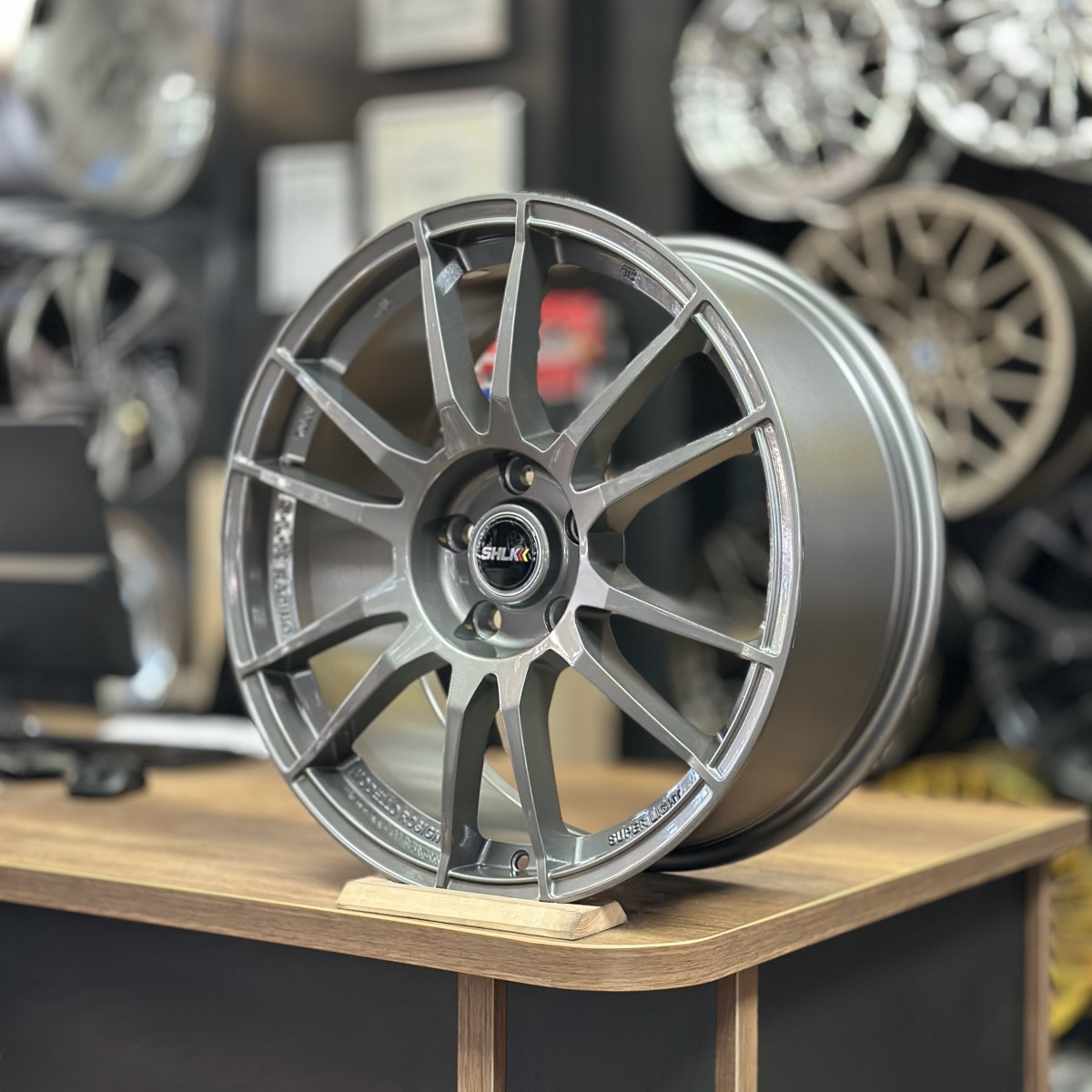 18" 8J 5x114.3 ET42 73.1 Antrasit Jant Takımı (4 Adet) SHLK