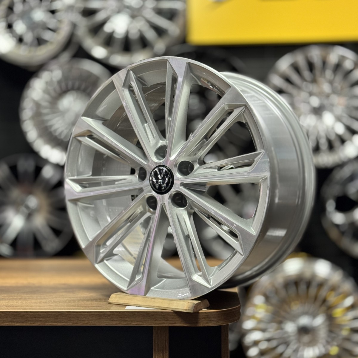 18" 8J 5x112 ET40 57.1 Gümüş Jant Takımı (4 Adet) FD WHEELS