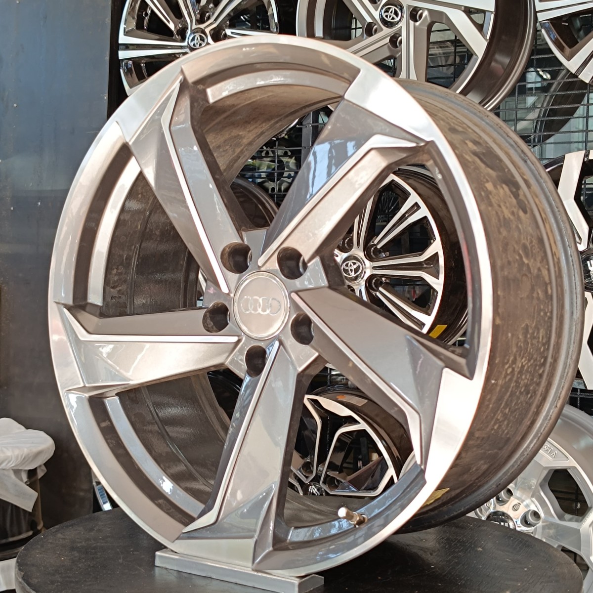 19" 8J 5x112 ET32 Gümüş Polisajlı Jant Takımı (4 Adet) POWCAN