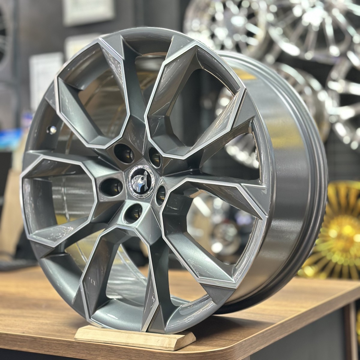 19" 8.5J 5x112 ET45 57.1 Antrasit Polisajlı Jant Takımı (4 Adet) POWCAN