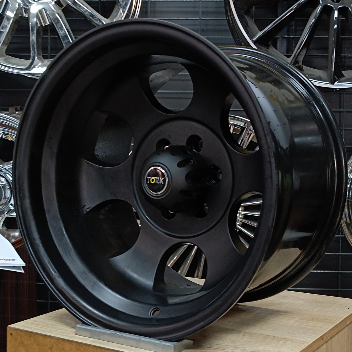 16" 10J 6x114.3 ET-35 66.1 Siyah Jant Takımı (4 Adet) MEGATORK