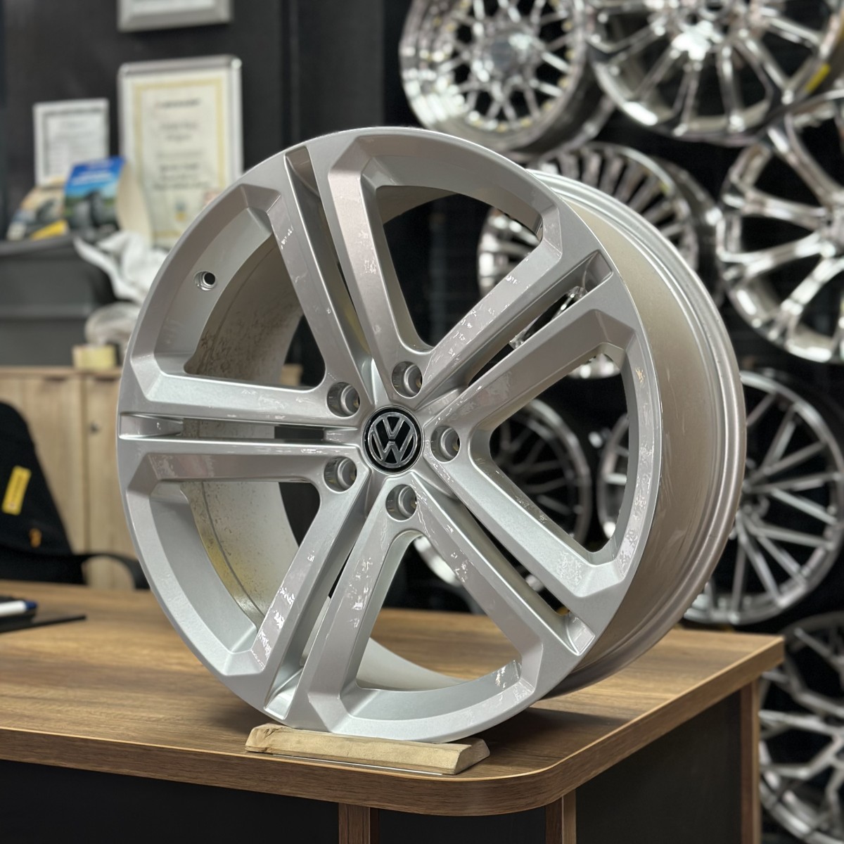 18" 8J 5x112 ET45 57.1 Gümüş Jant Takımı (4 Adet) KORMETAL