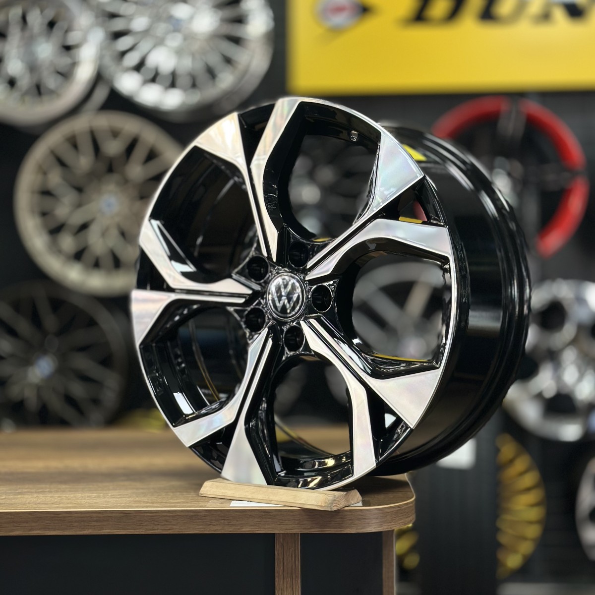 18" 7.5J 5x112 ET45 57.1 Siyah Polisajlı Jant Takımı (4 Adet) POWCAN