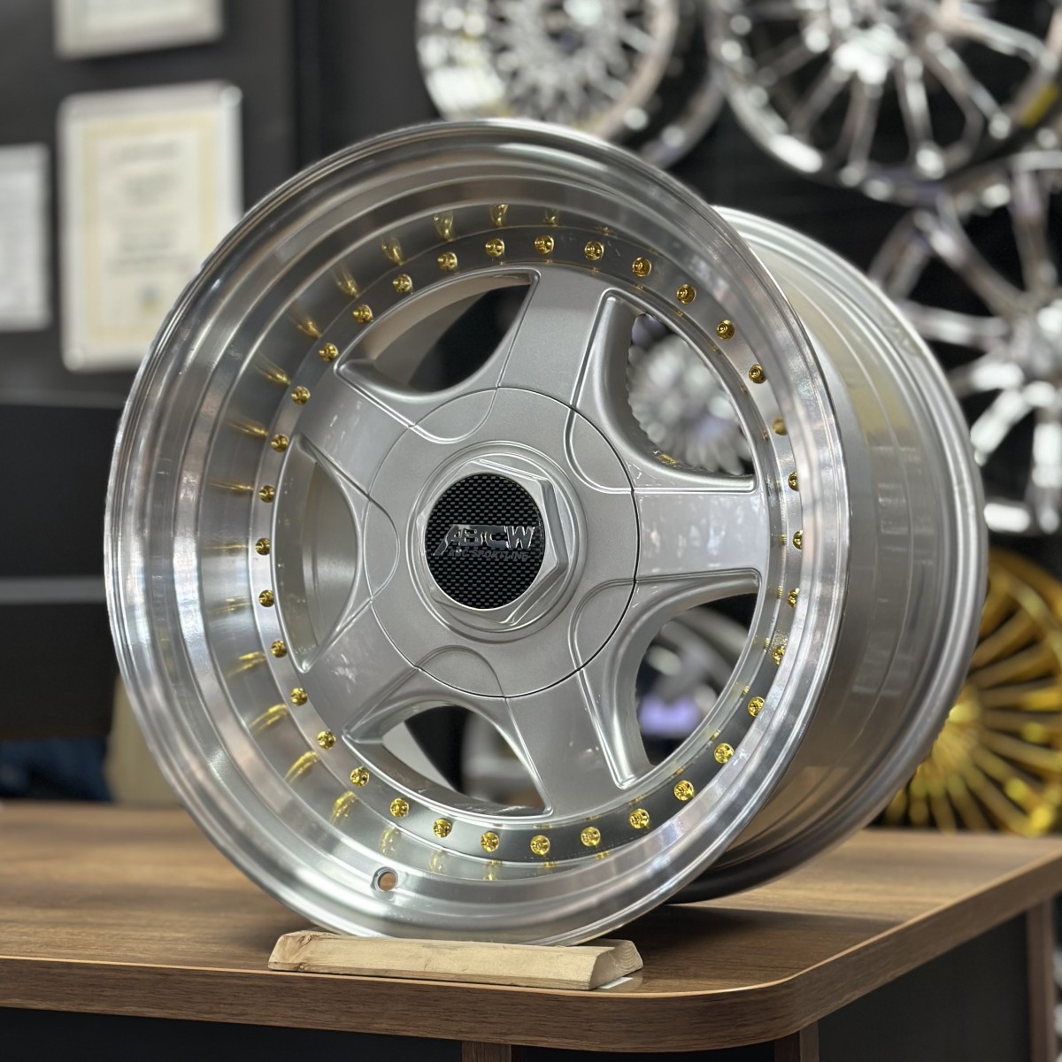 17" 8.5J 5x112 ET25 72.56 Gümüş Altın Polisajlı Jant Takımı (4 Adet) ABCW